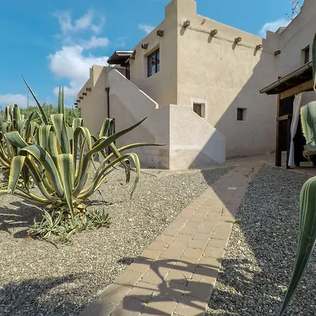 Hotel Masseria & Luciagiovanni 4*